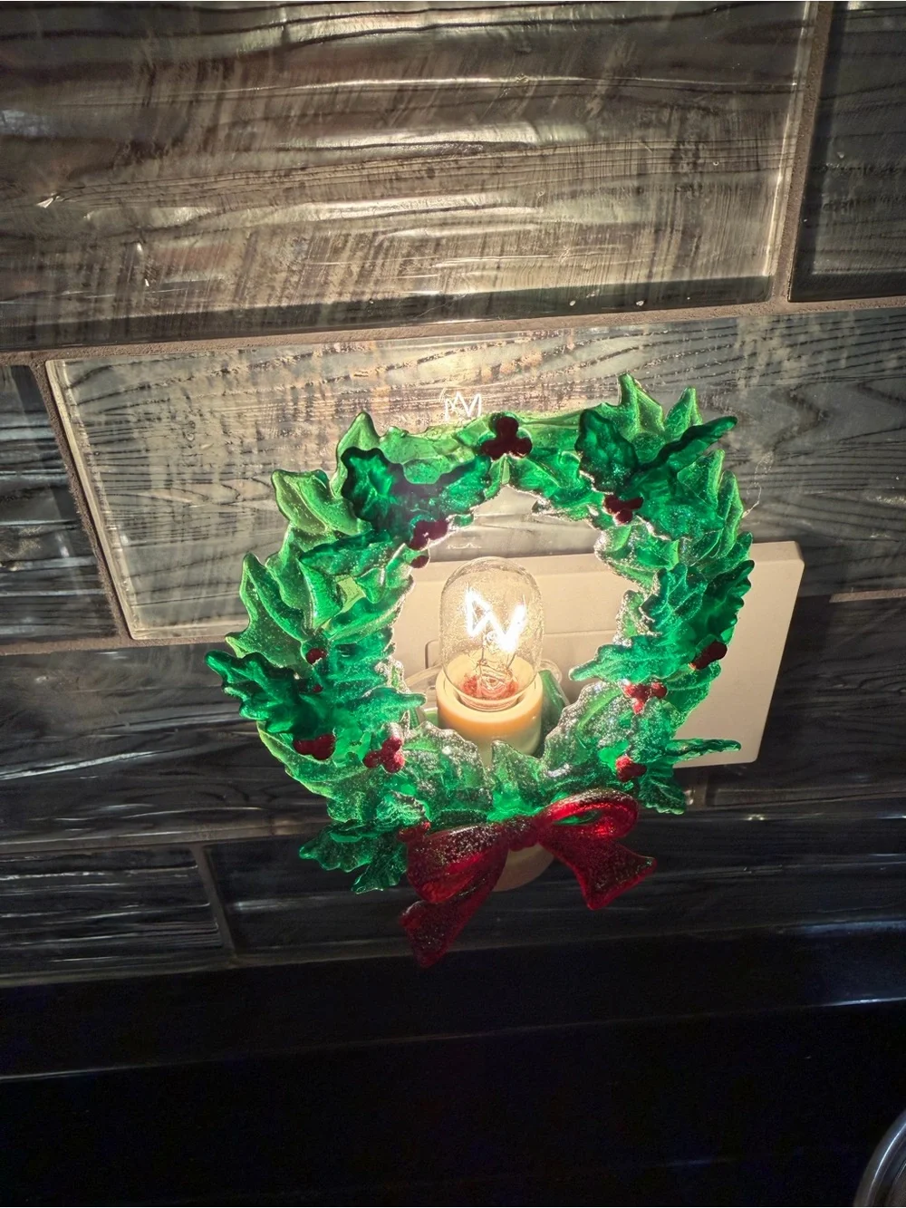 Christmas Wreath Plug In Night Light Vintage Christmas Wreath Plastic Bead as is